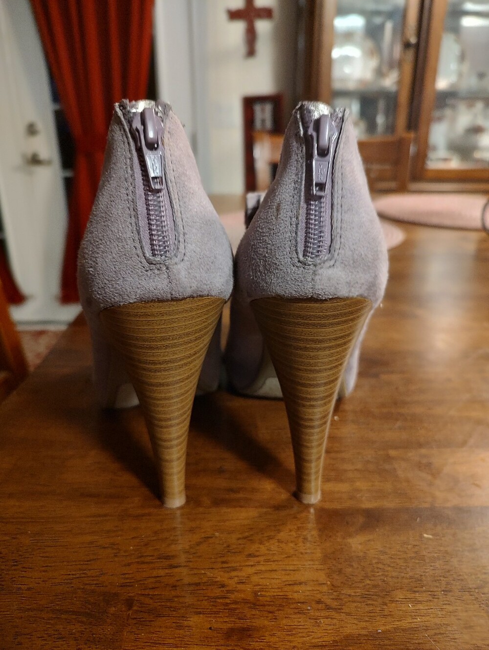 Ruffle Peep-Toe High Heels in Light Gray Suede - Picture 3 of 6